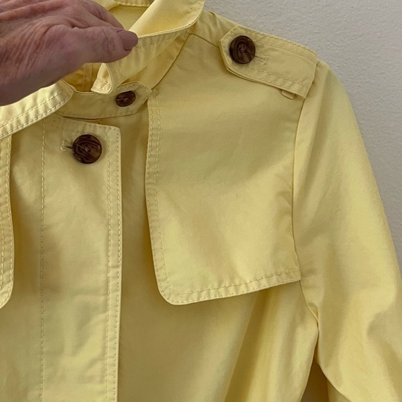 Gap Yellow Button Up Raincoat With Tie Belt Size Small - Picture 3 of 6